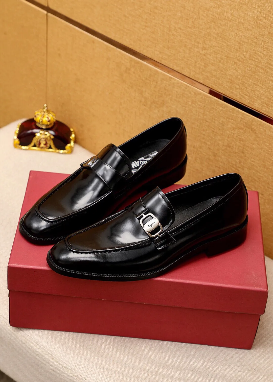 Men's shoes 💰400 💐 Product trademark: Ferragamo "Ferragamo" casual leather shoes Regular size: 39-44 (38.45.46🉑️Customized) Product materials: Selected imported open-edge beaded calfskin upper + classic hardware buckle, imported pig leather lining. Strong three-dimensional visual effect, non-slip and wear-resistant combination outsole Color: 1⃣️color optional
